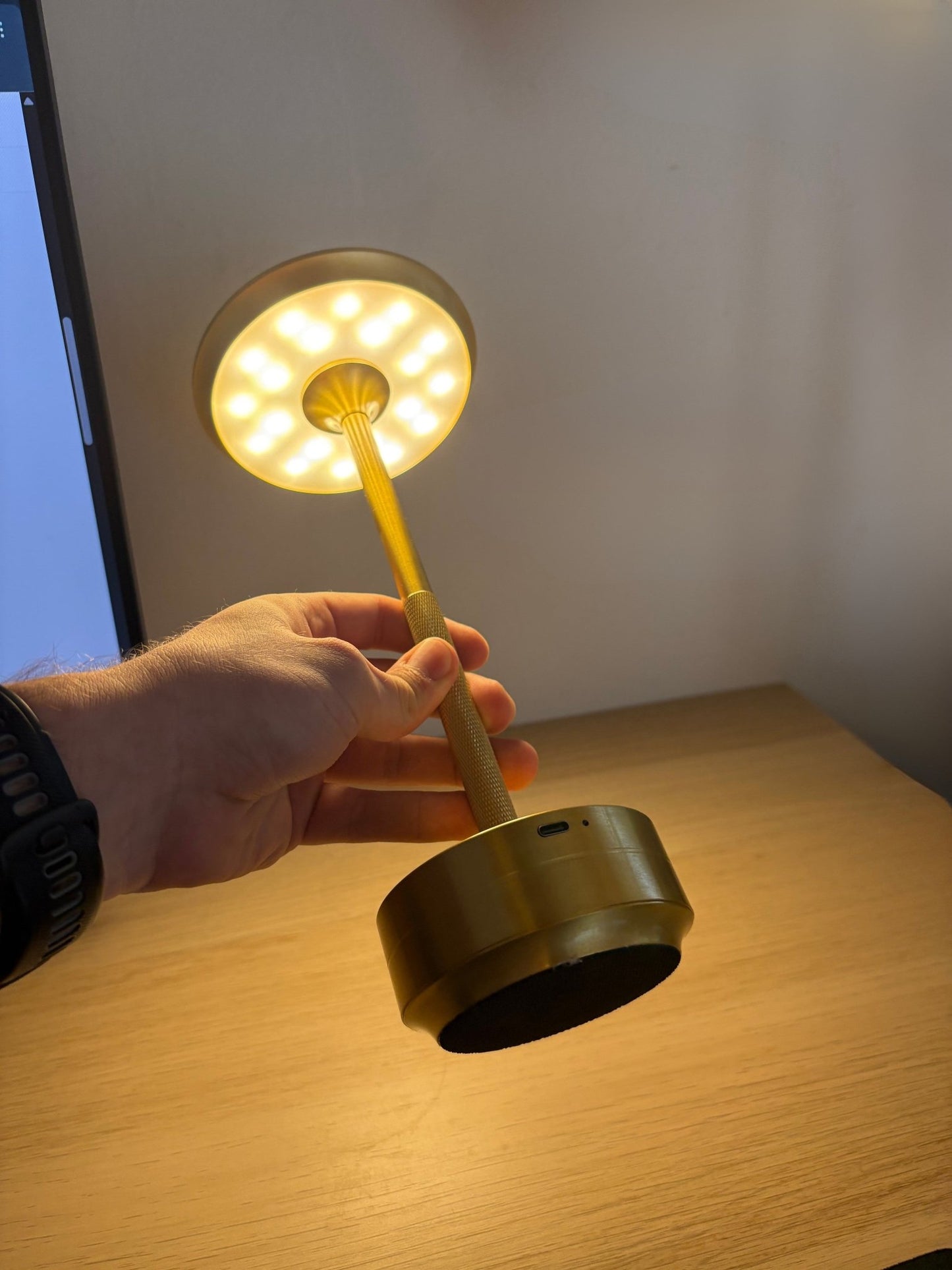 OUTLET (AmbiGlow - Lampada da Tavolo Ricaricabile senza Fili) – lampada design da parete di Luximode
