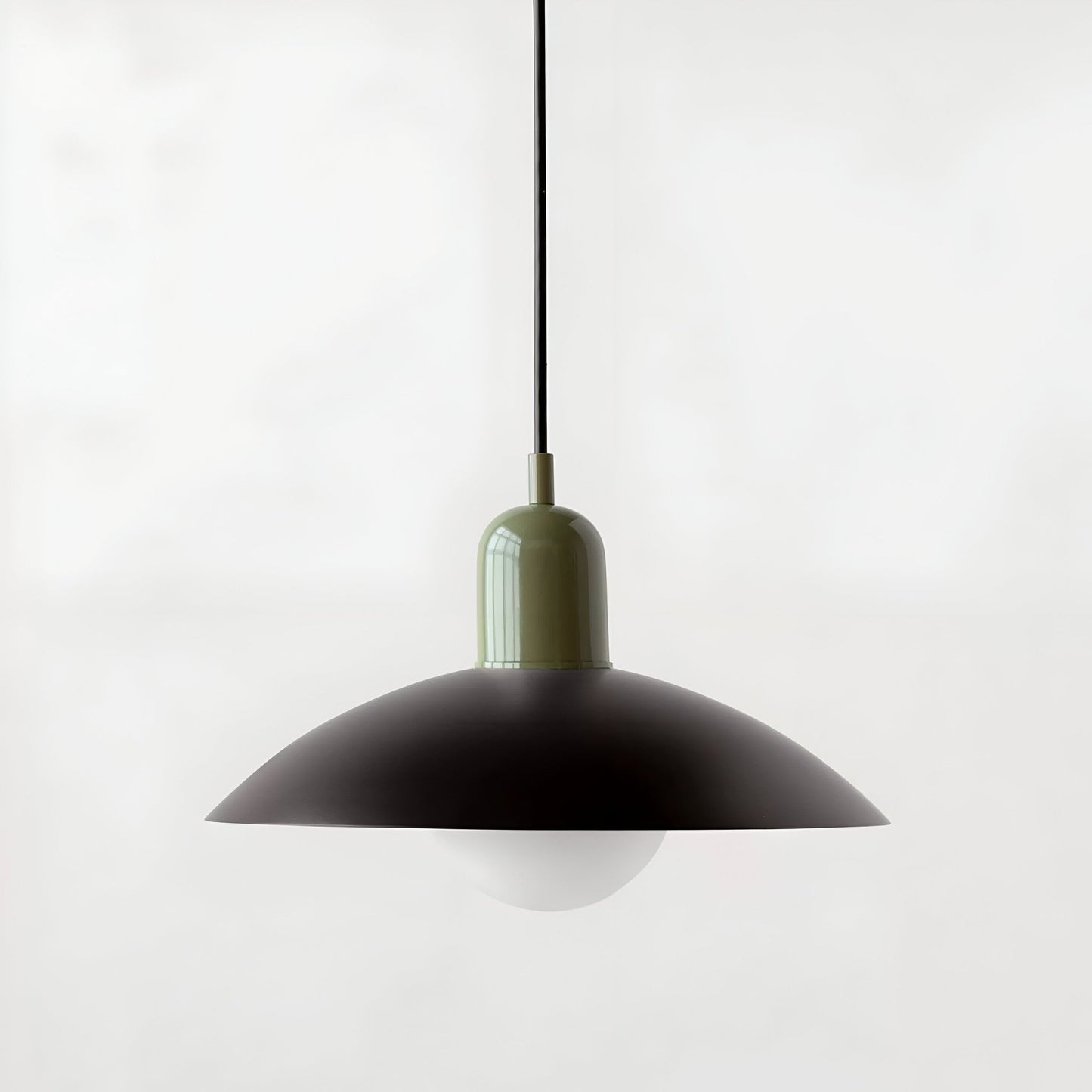 DomeLine Bauhaus - variante paralume nero con coppa verde - vista frontale | Luximode