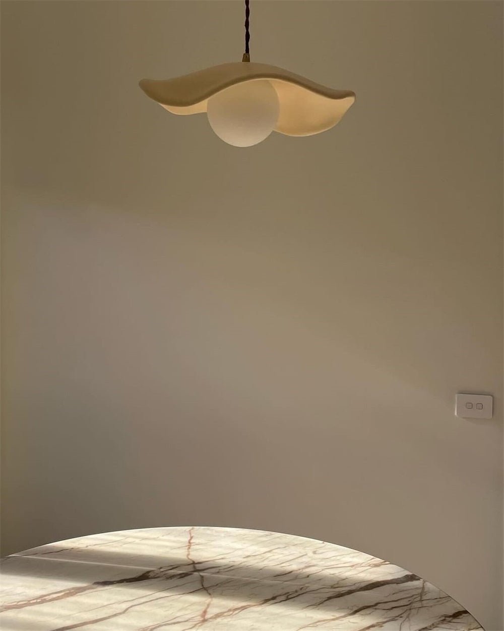 WabiSabi - Lampada a Sospensione in Resina – lampada design da parete di Luximode
