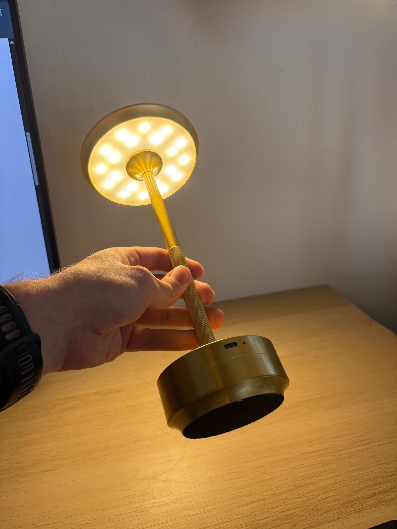 OUTLET (AmbiGlow - Lampada da Tavolo Ricaricabile senza Fili) – lampada design da parete di Luximode