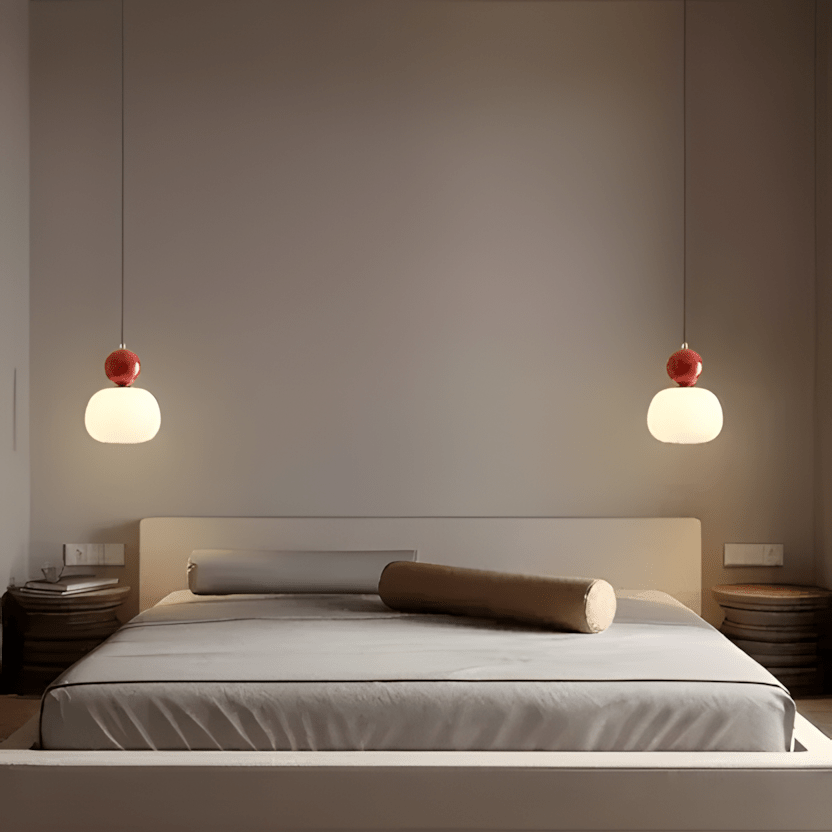 Due BauGlow con sfera rossa ai lati del letto