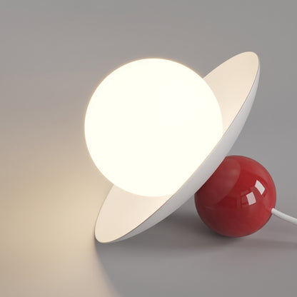 Dettaglio di Burano: sfera rossa, disco bianco e globo opalino