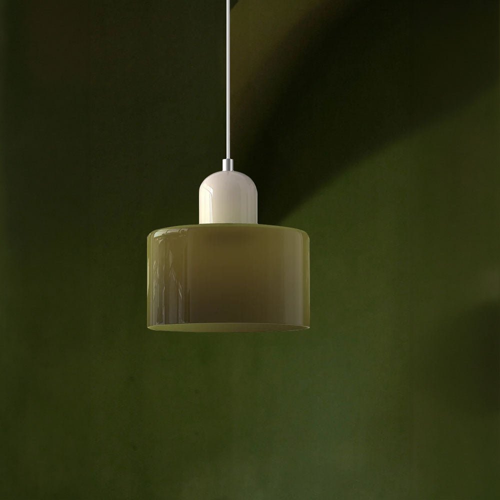 Croma verde militare con calotta beige su fondo verde scuro