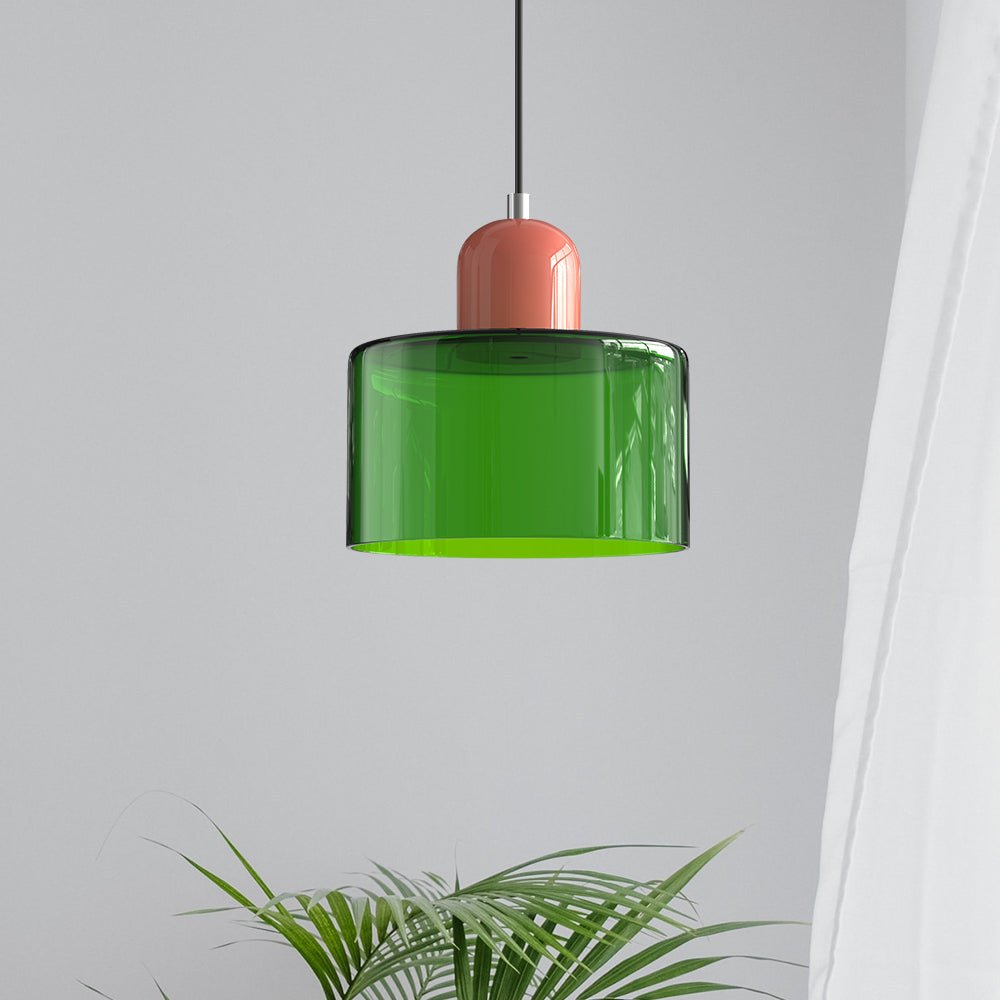 Croma verde brillante con calotta rosa accanto a una palma