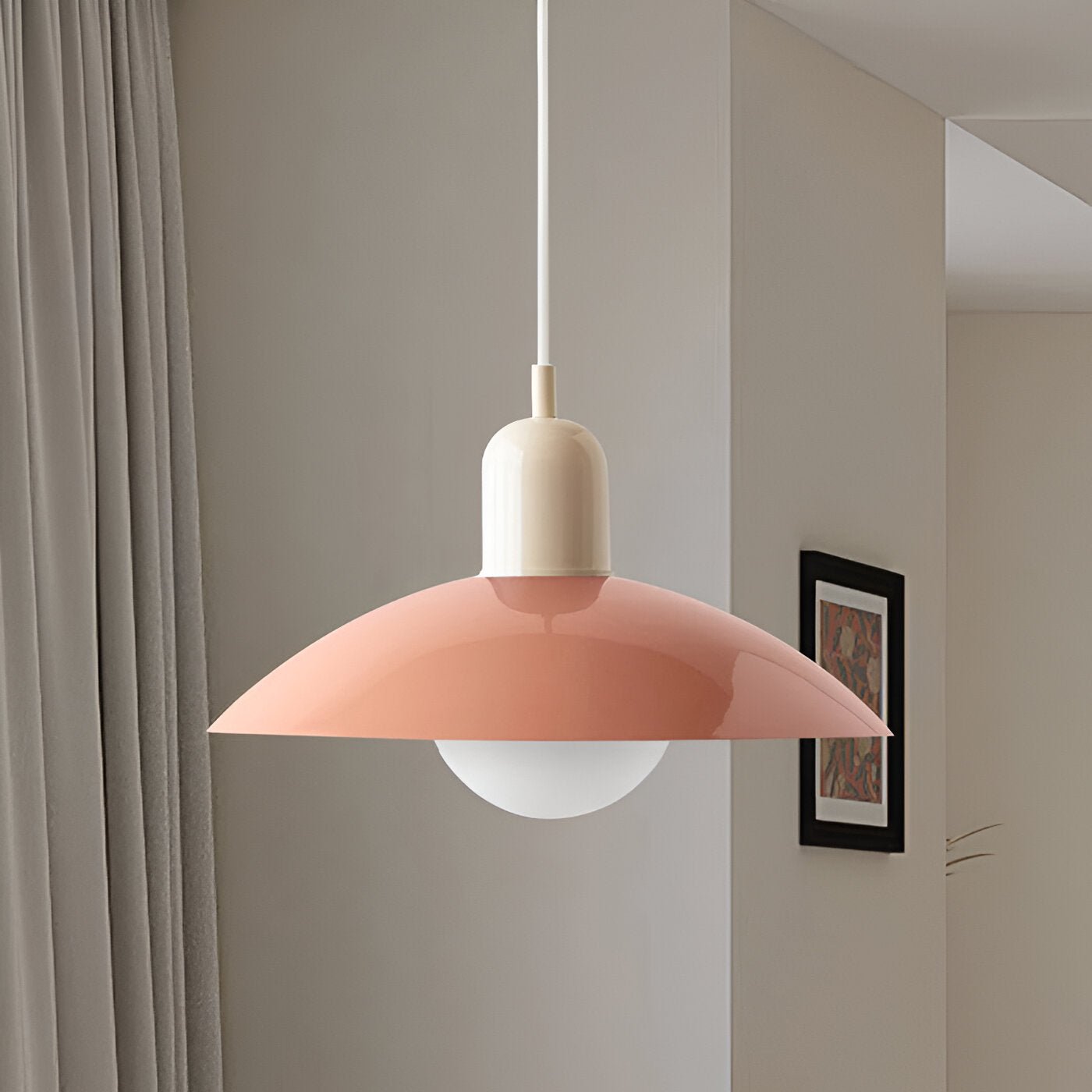 DomeLine Bauhaus - vista d'insieme in salotto moderno con divano neutro | Luximode
