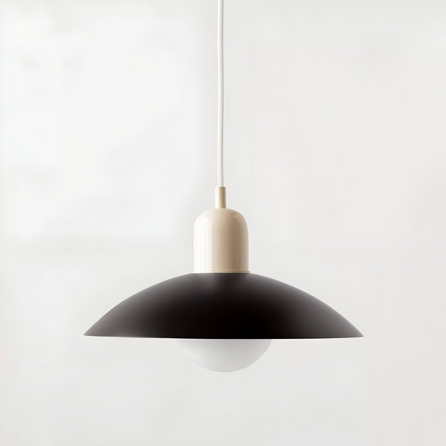 DomeLine Bauhaus - variante paralume nero con coppa bianca - vista frontale | Luximode