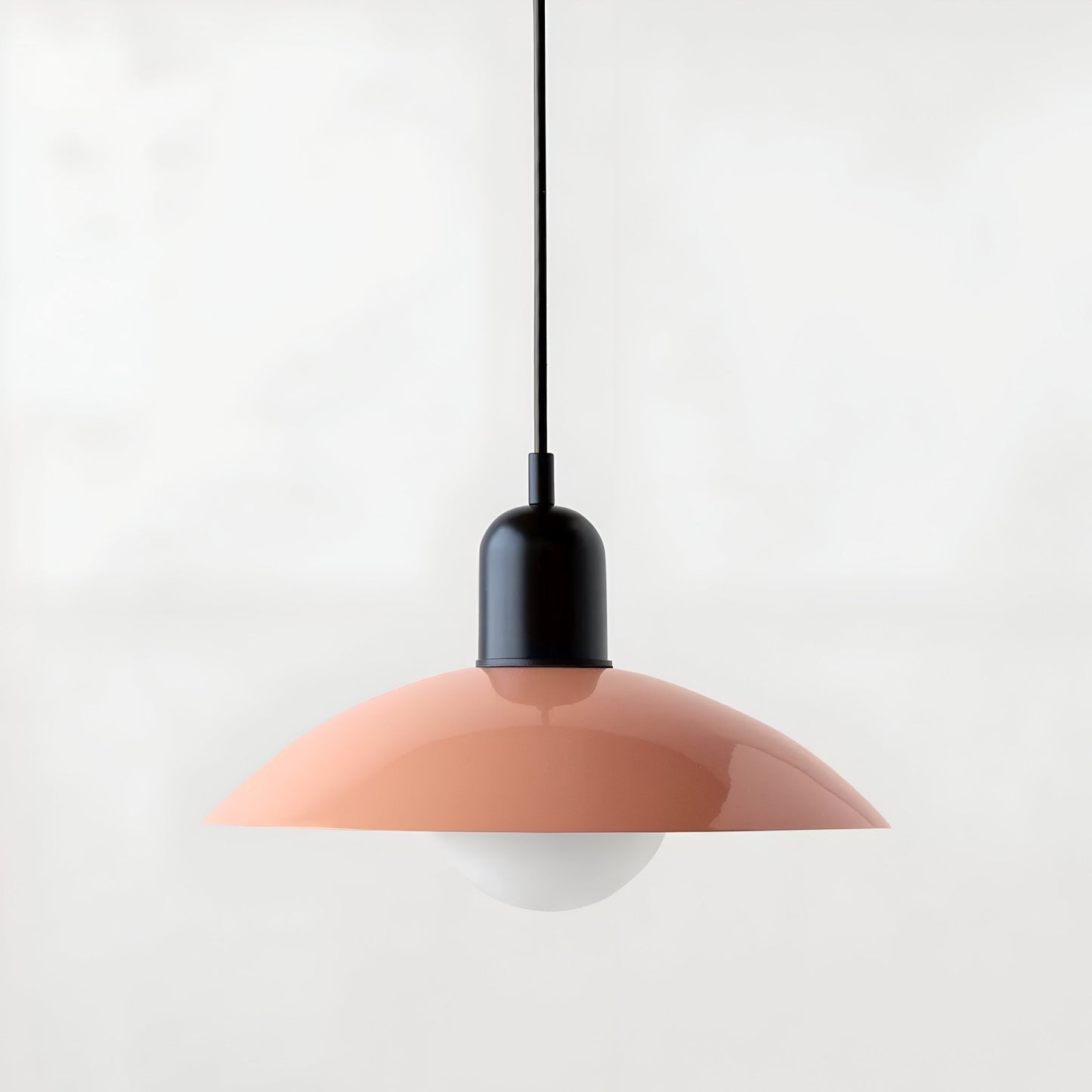 DomeLine Bauhaus - variante paralume rosa con coppa nera - vista frontale | Luximode