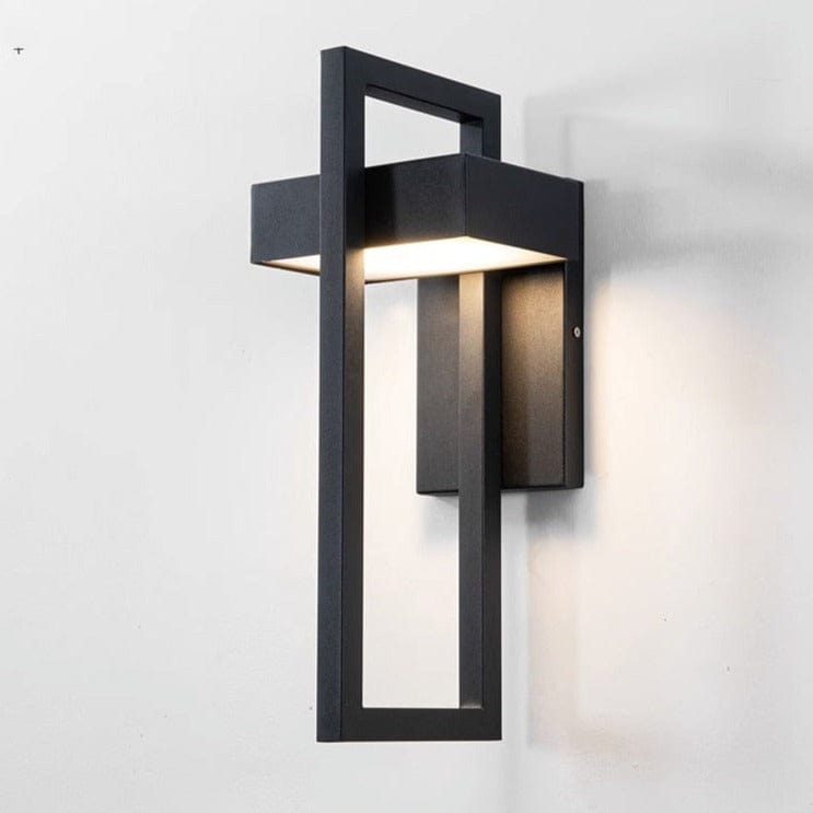 DuskGlow applique da esterno a parete LED in alluminio nero, design rettangolare: accesa, scatto prodotto su fondo bianco - Luximode