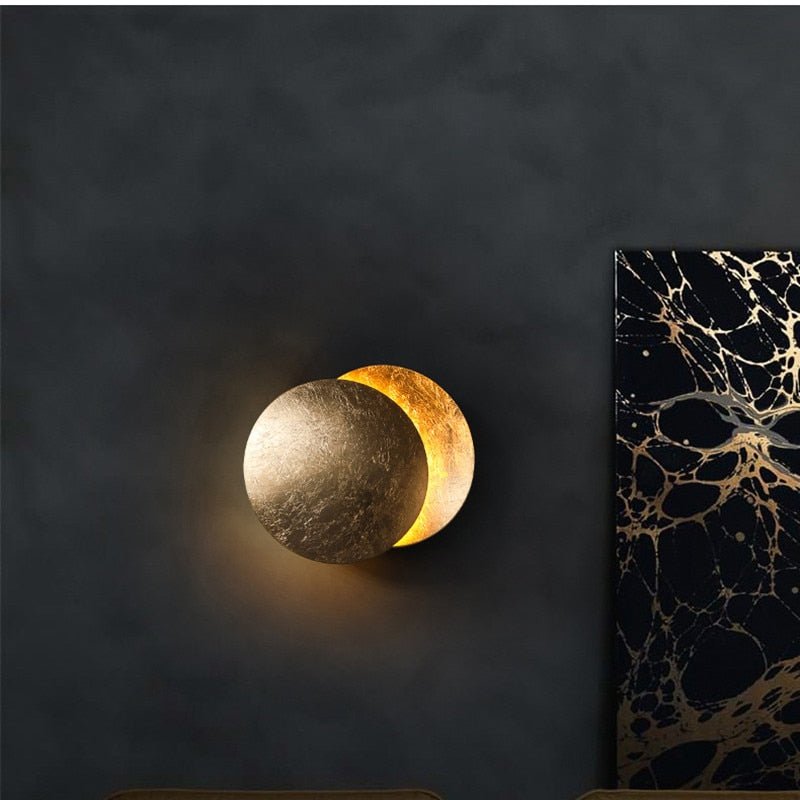 EclipseLamp – lampada da parete a forma di eclissi, di Luximode