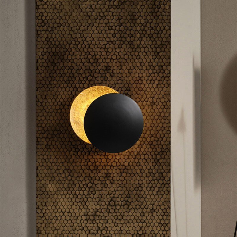 EclipseLamp – lampada da parete a forma di eclissi, di Luximode