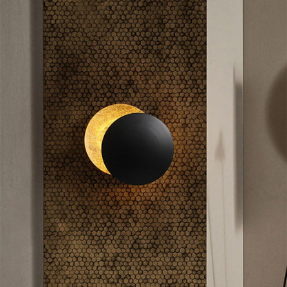 EclipseLamp – lampada da parete a forma di eclissi, di Luximode