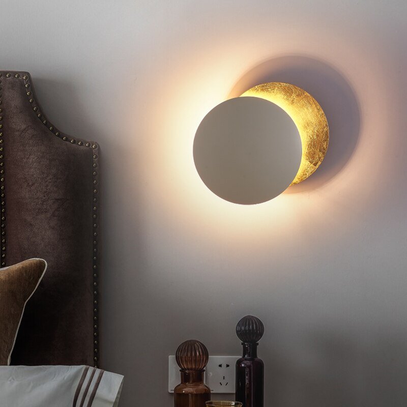 EclipseLamp – lampada da parete a forma di eclissi, di Luximode