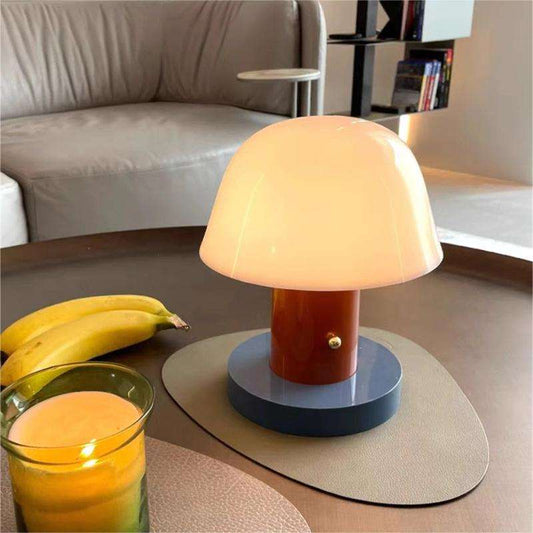 FungoLumiere - lampada da tavolo a forma di fungo, vista frontale accesa | Luximode
