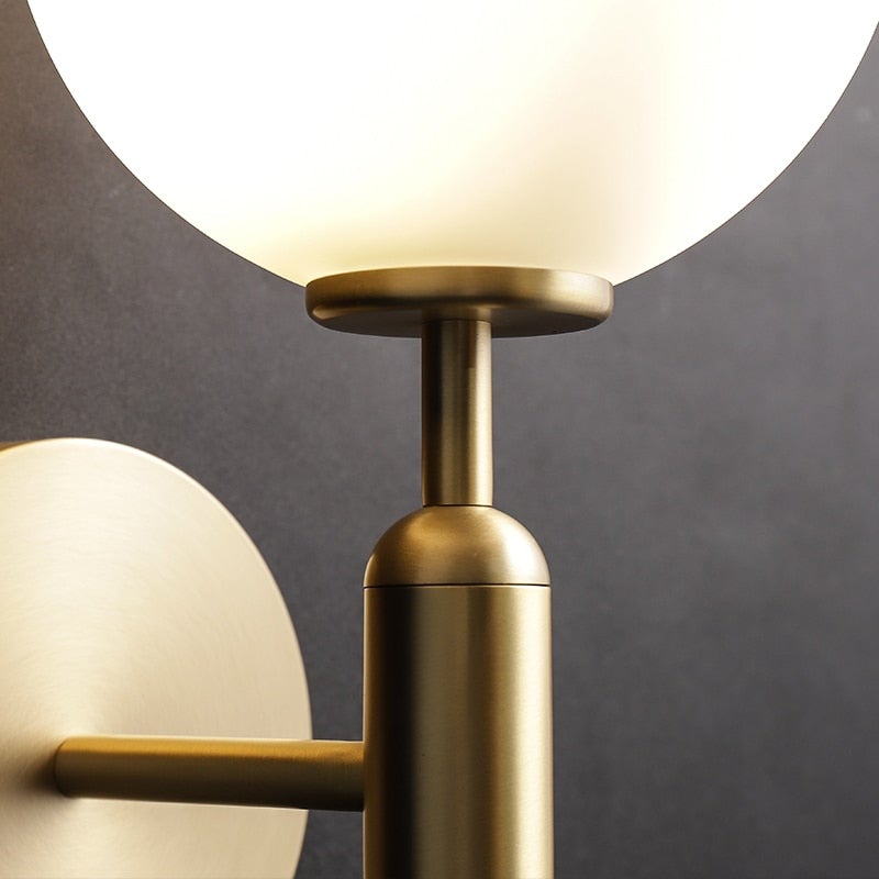 Lampada da parete GlassGem con sfera in vetro