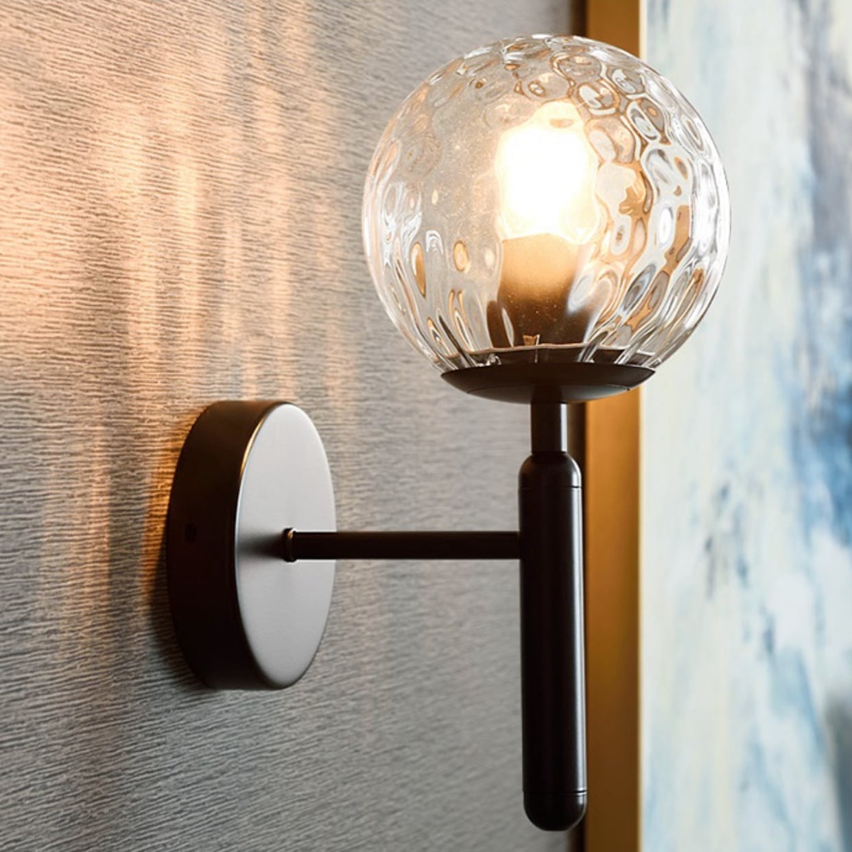 Lampada da parete GlassGem con sfera in vetro