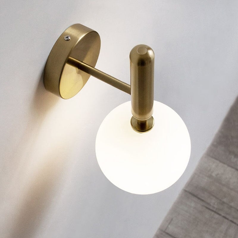 Lampada da parete GlassGem con sfera in vetro