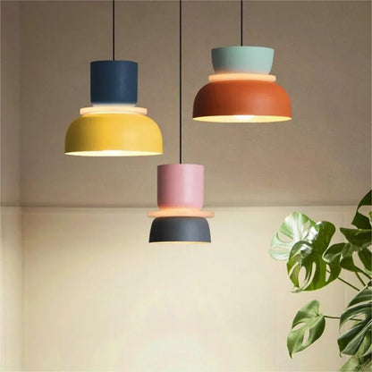 LucieBlock lampada a sospensione nordica in alluminio e acrilico: tre sospensioni gialla, arancione e rosa a diverse altezze - Luximode