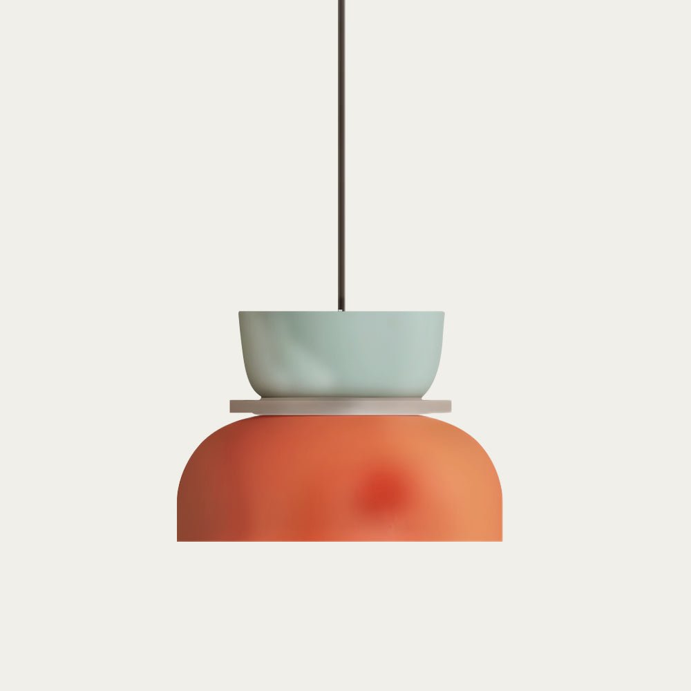LucieBlock lampada a sospensione nordica in alluminio e acrilico: sospensione arancione con paralume menta, scatto prodotto su fondo neutro - Luximode