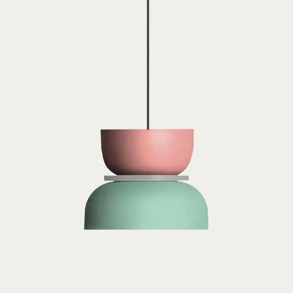 LucieBlock lampada a sospensione nordica in alluminio e acrilico: sospensione verde menta con paralume rosa, scatto prodotto su fondo neutro - Luximode