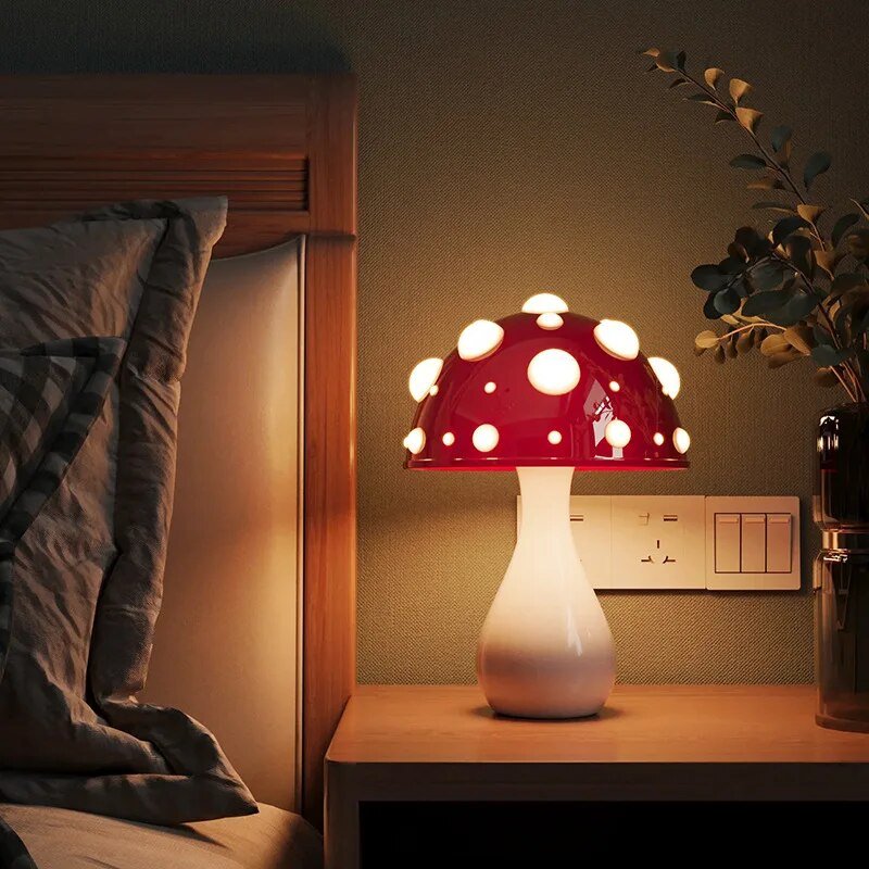 Luminara - Lampada fungo accesa sul comodino della camera da letto | Luximode