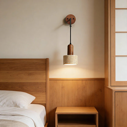 NeroTraverto - Applique sospesa in travertino e noce accanto al letto | Luximode