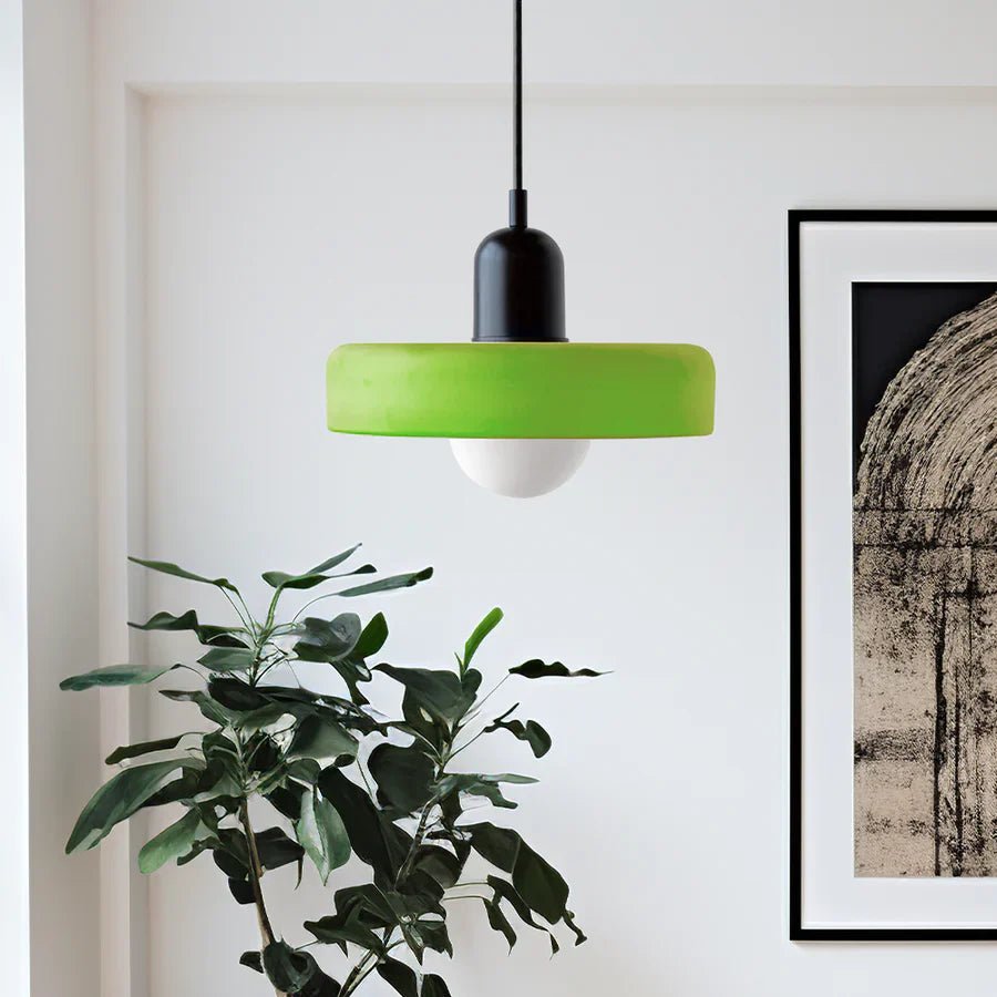 NordicLuxe - vista a tre quarti del lampadario sospeso | Luximode