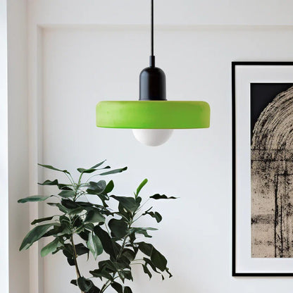 NordicLuxe - vista a tre quarti del lampadario sospeso | Luximode