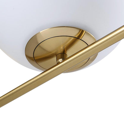 Lampada da parete OpalGlobe in vetro opalino e ottone