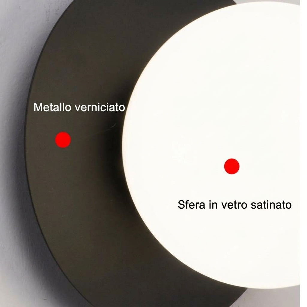 Materiali Ostuni: disco in metallo verniciato e sfera in vetro satinato