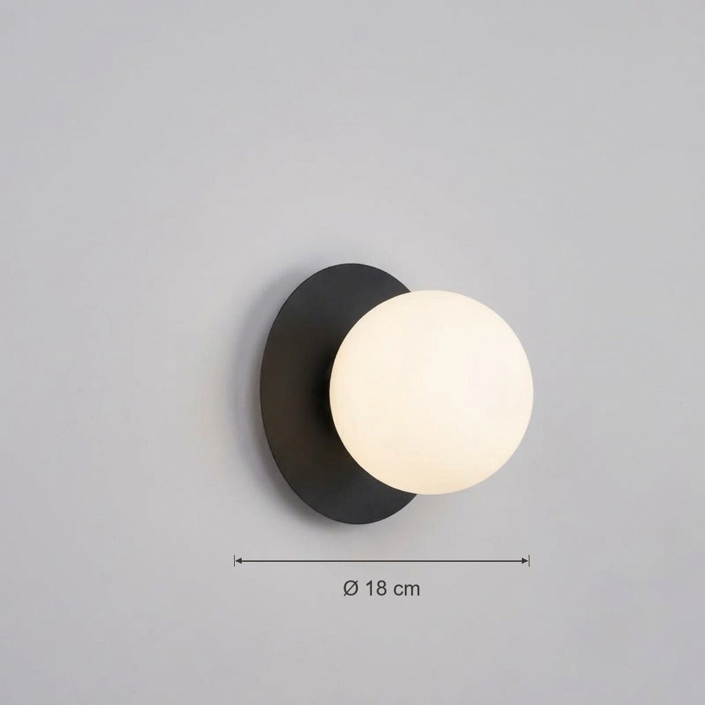 Dimensioni Ostuni: disco Ø 18 cm, sfera Ø 12 cm, sporgenza 15 cm