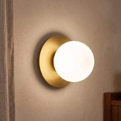 Ostuni oro accesa a parete, luce bianco neutro