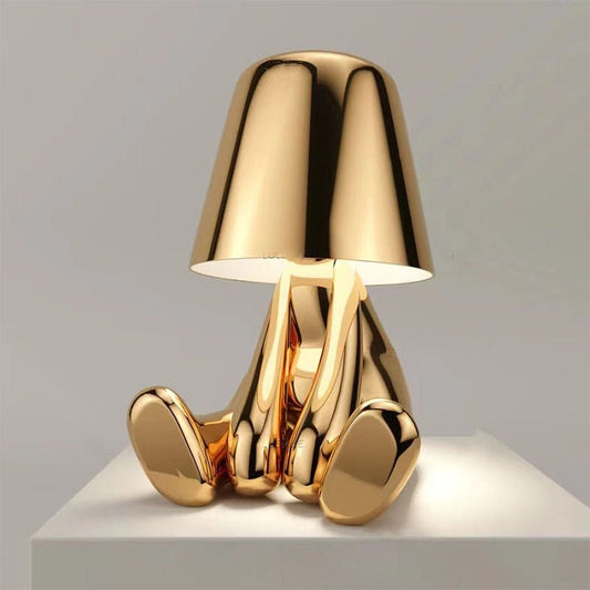 PetitePoser - lampada da tavolo creativa dorata seduta | Luximode